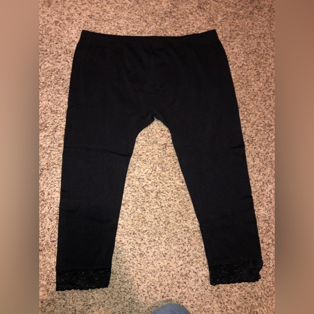 Capri leggings with lace trim - Picture 2 of 6